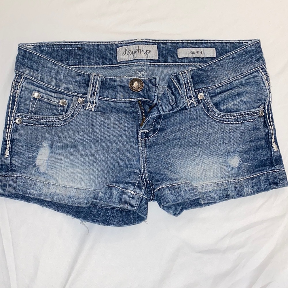 Women’s shorts- daytrip size 26 but fit like 25